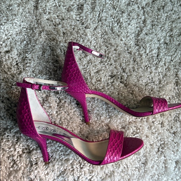 Michael Kors Fuchsia Textured Heels - Picture 5 of 8